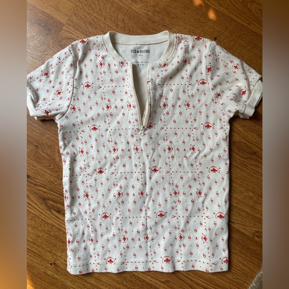 EUC Fin & Vince tee size 10/11